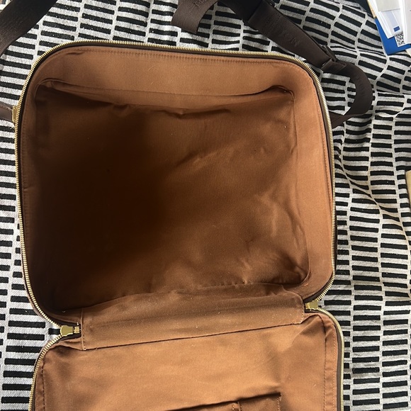 DEAL of the Week! LOUIS VUITTON Messenger/laptop bag. - Picture 4 of 5